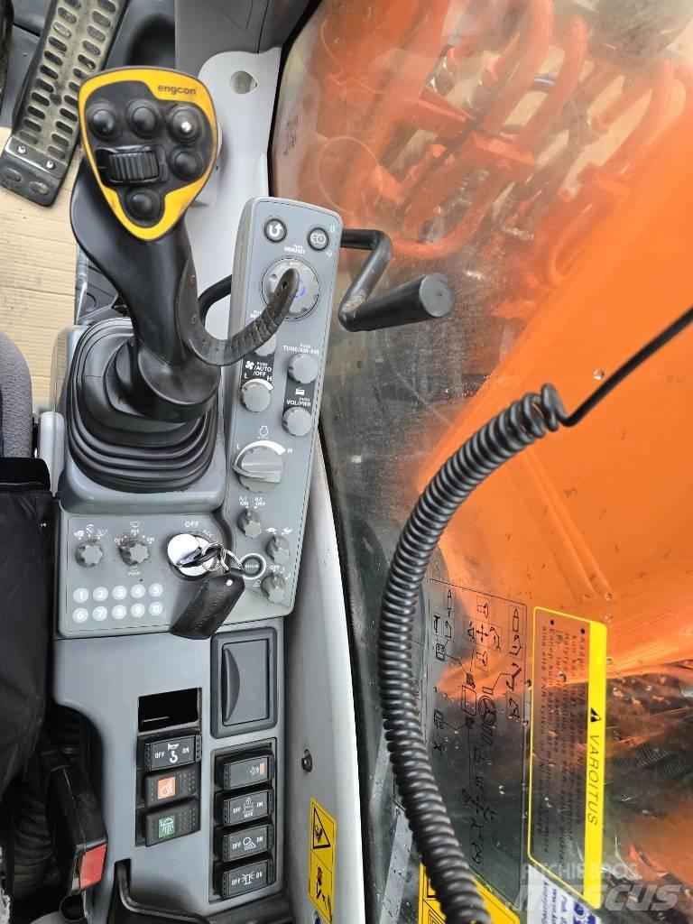 Hitachi ZX 220W-5 Lastik tekerli ekskavatörler