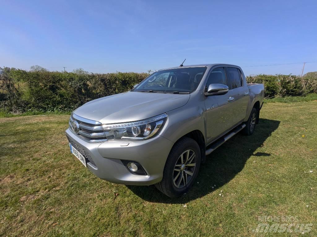 Toyota Hilux Pikaplar