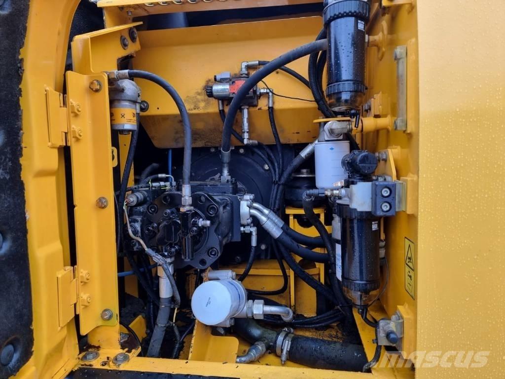 JCB JS 130 LC Paletli ekskavatörler
