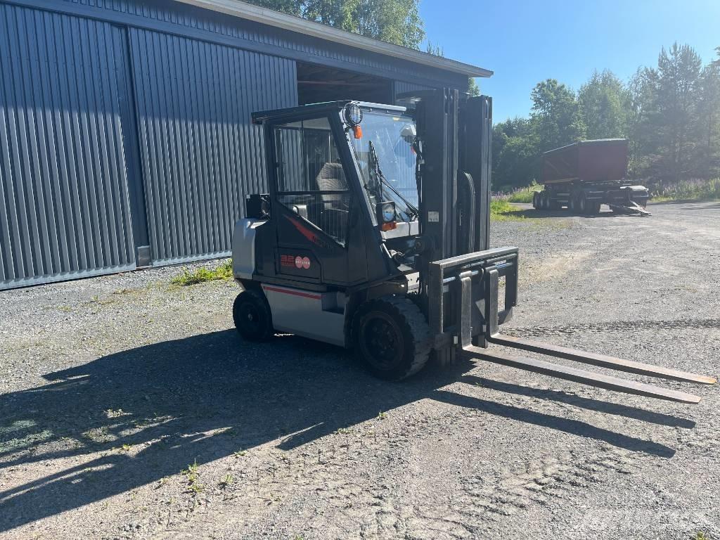 Nissan FGD02A320 Dizel forkliftler