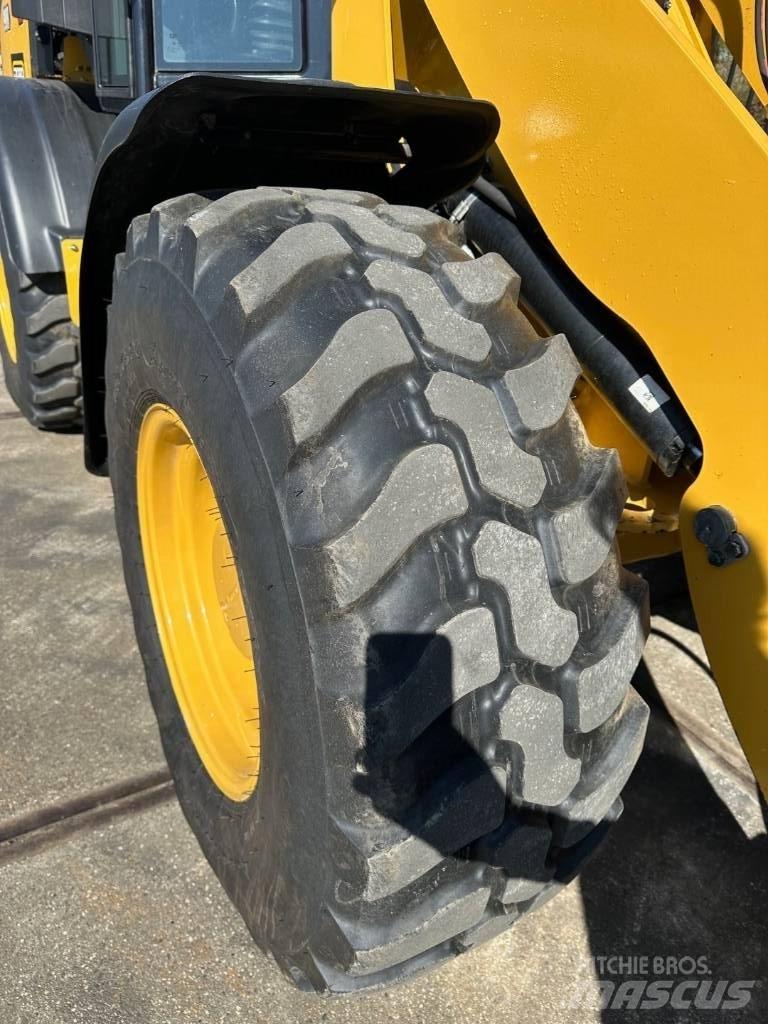 CAT 908 Tekerlekli yükleyiciler