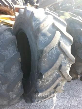  Pneu 14.9R24 Tekerlekler