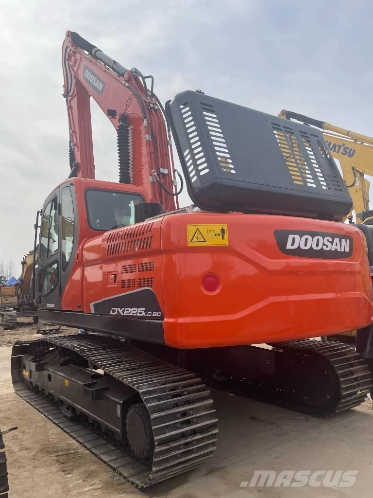 Doosan DX 220 LC-9C Paletli ekskavatörler