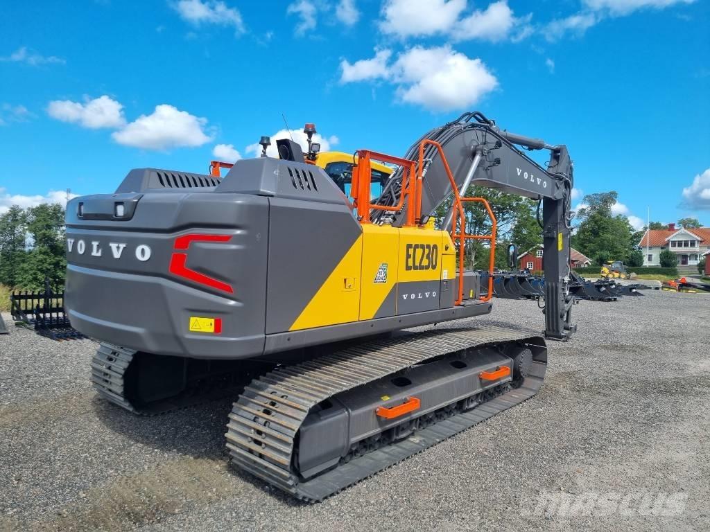 Volvo EC 230 FL Paletli ekskavatörler