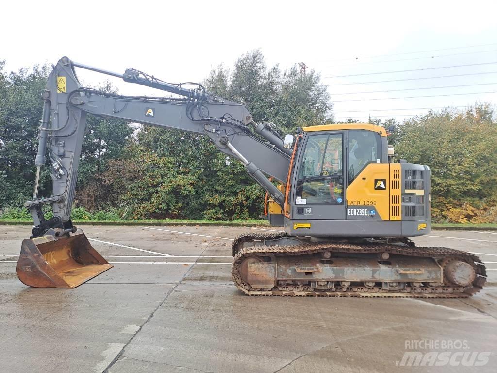 Volvo ECR 235 E Paletli ekskavatörler