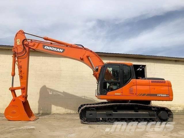 Doosan DX 225 Paletli ekskavatörler