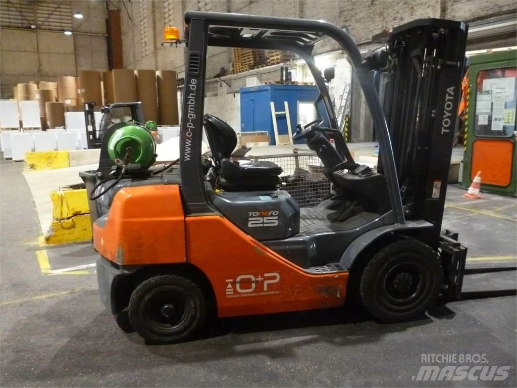 Toyota 02-8FGF25 LPG'li forkliftler