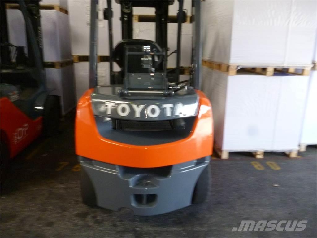 Toyota 02-8FGF25 LPG'li forkliftler