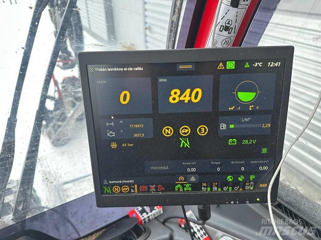 Komatsu 931 XC Biçerdöverler