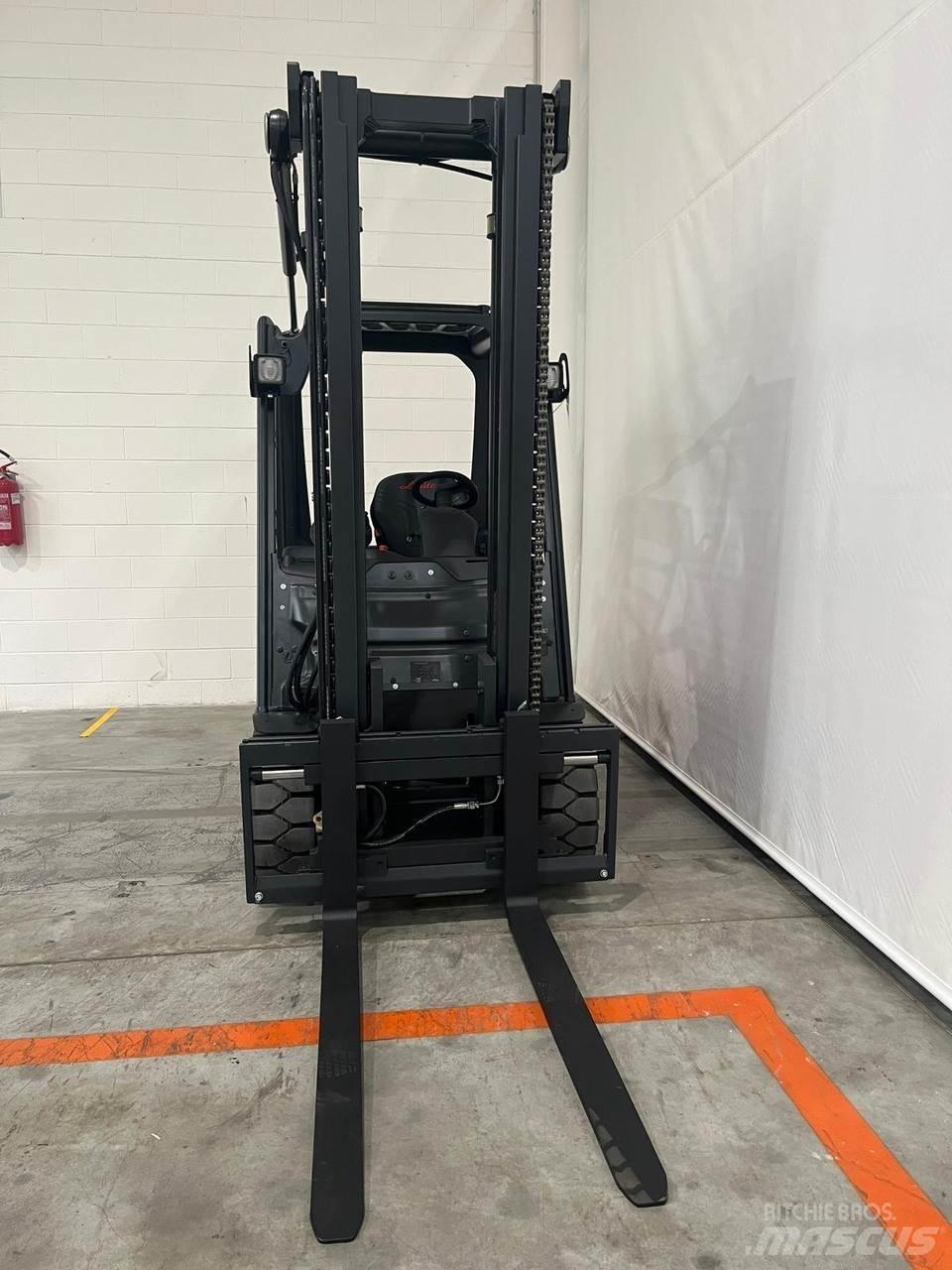Linde E30-01 Elektrikli forkliftler