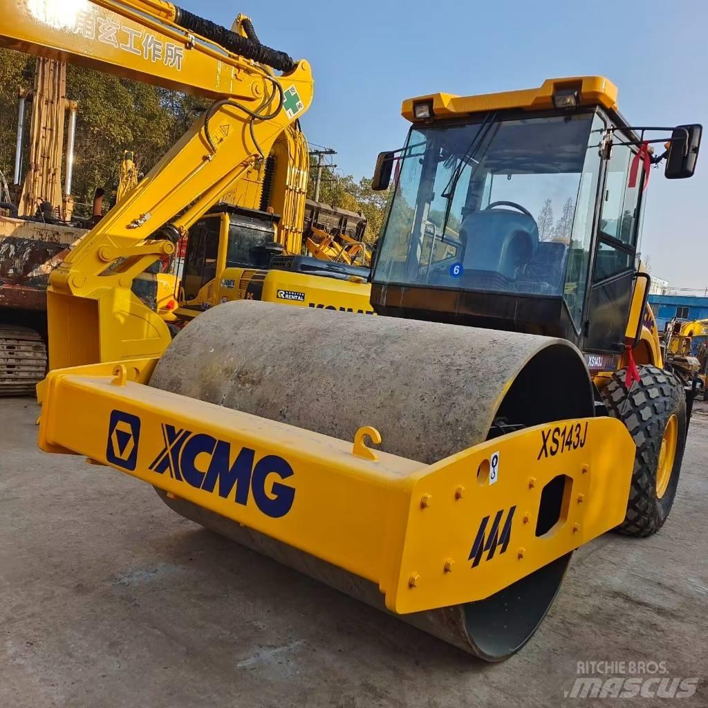 XCMG XS 143J Tek tamburlu silindirler