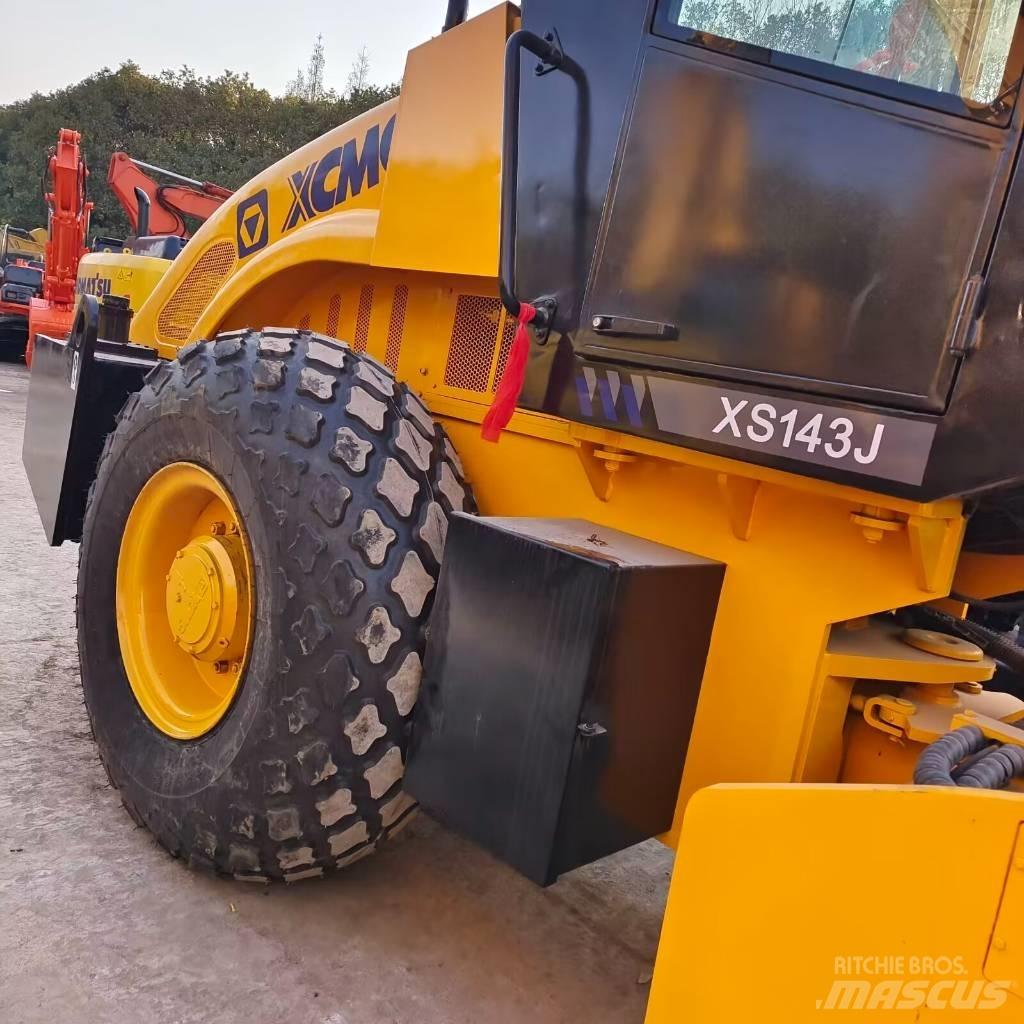 XCMG XS 143J Tek tamburlu silindirler