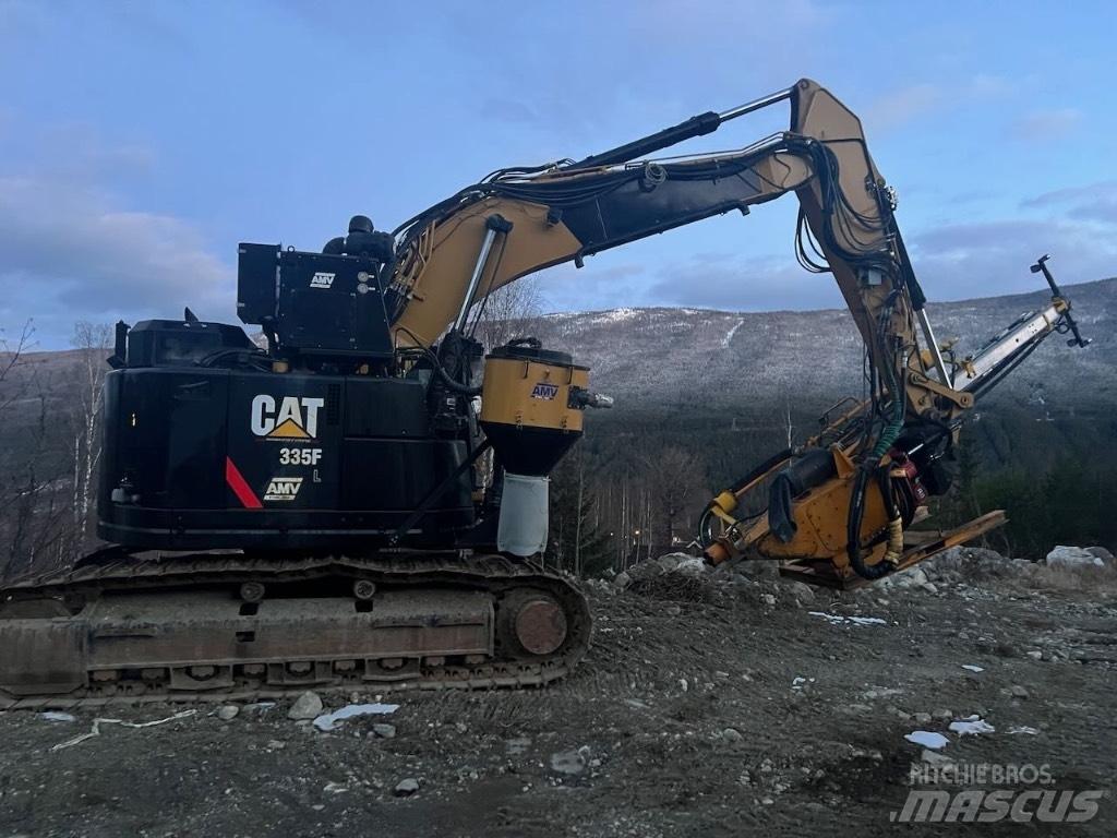 CAT 335 F L CR Sondaj kuleleri