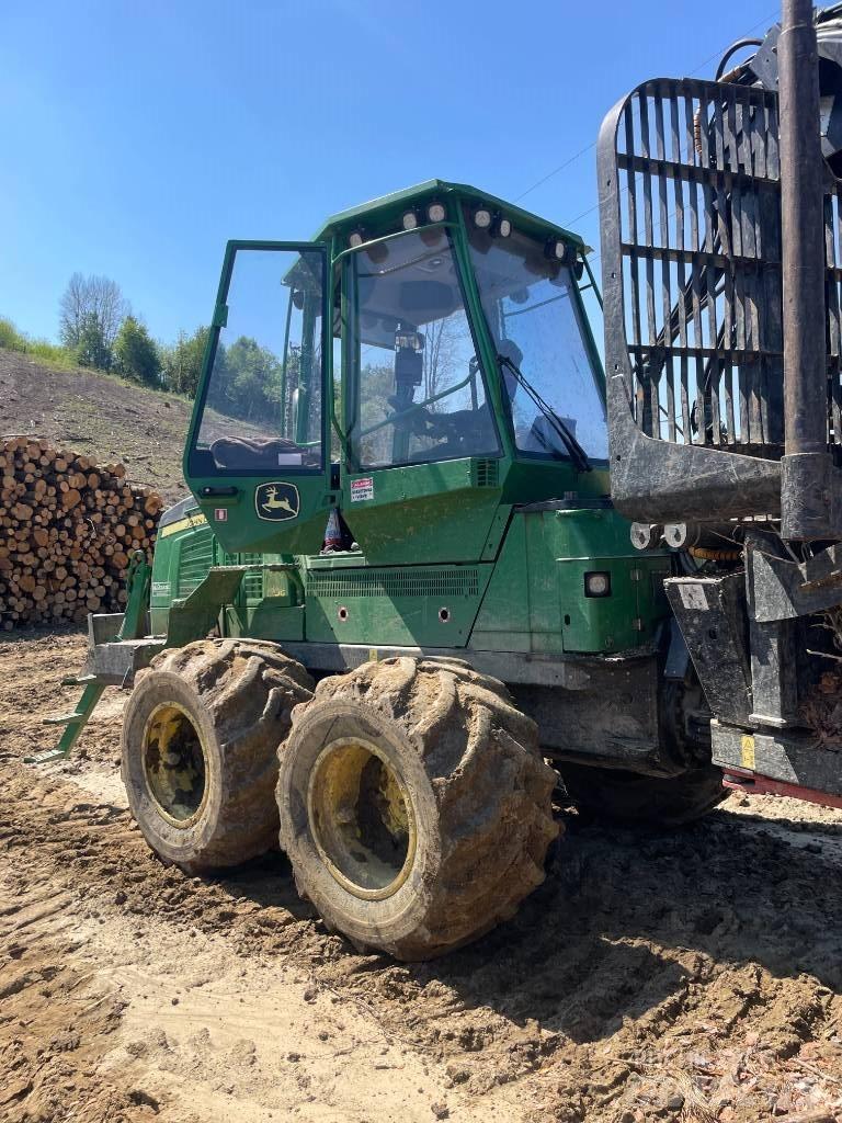 John Deere 1110G Tomruk yükleyici traktörler