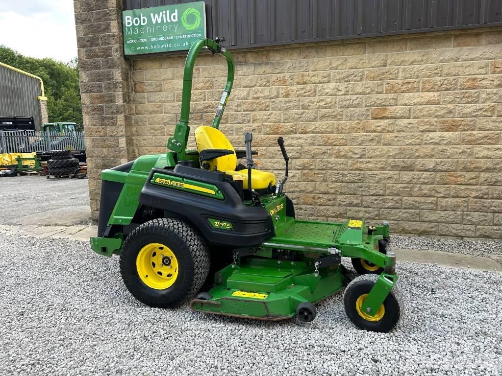 John Deere 997 Sıfır dönüşlü çim biçme makineleri