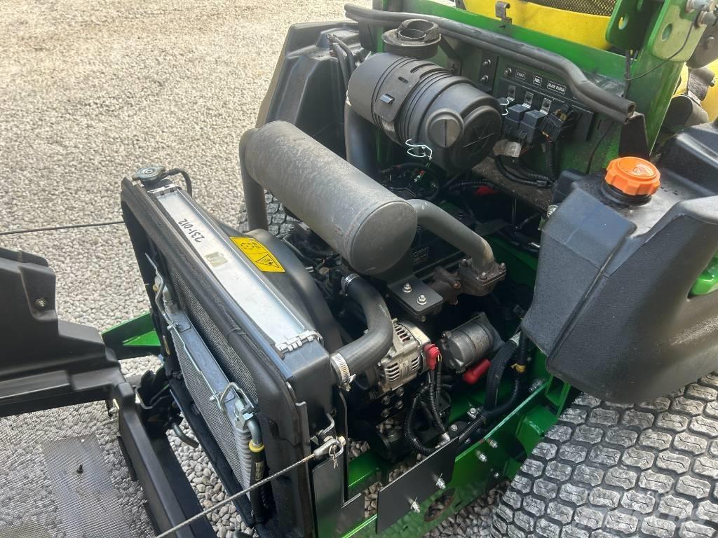 John Deere 997 Sıfır dönüşlü çim biçme makineleri