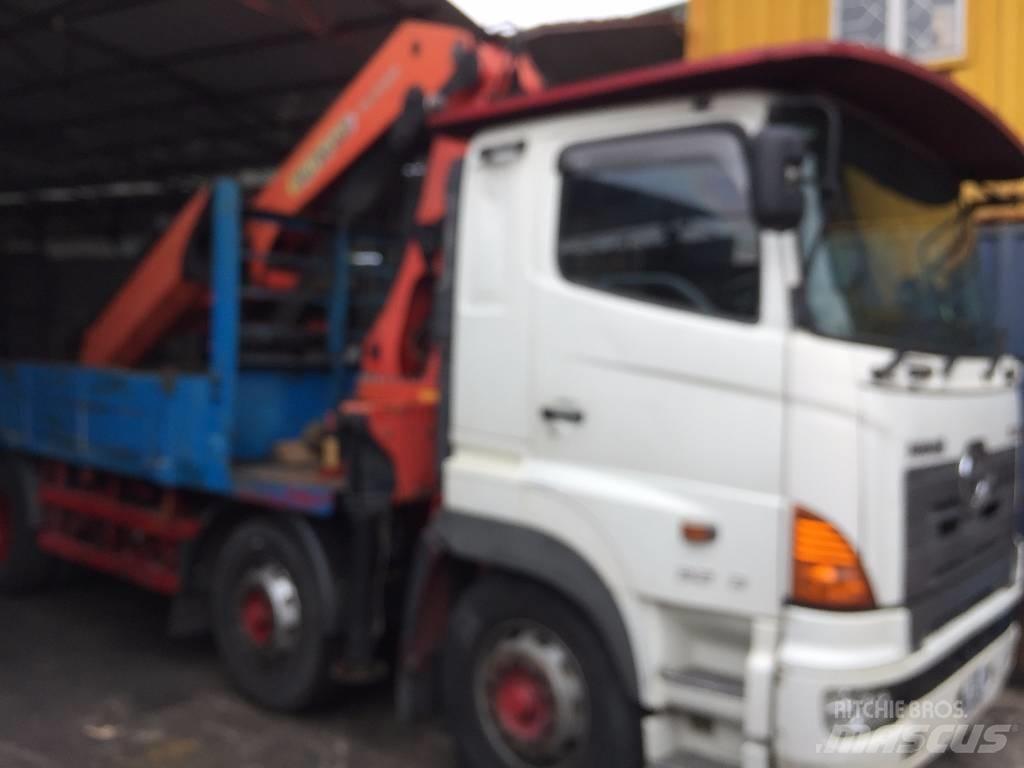 Hino 700 FY Araç üzeri vinçler
