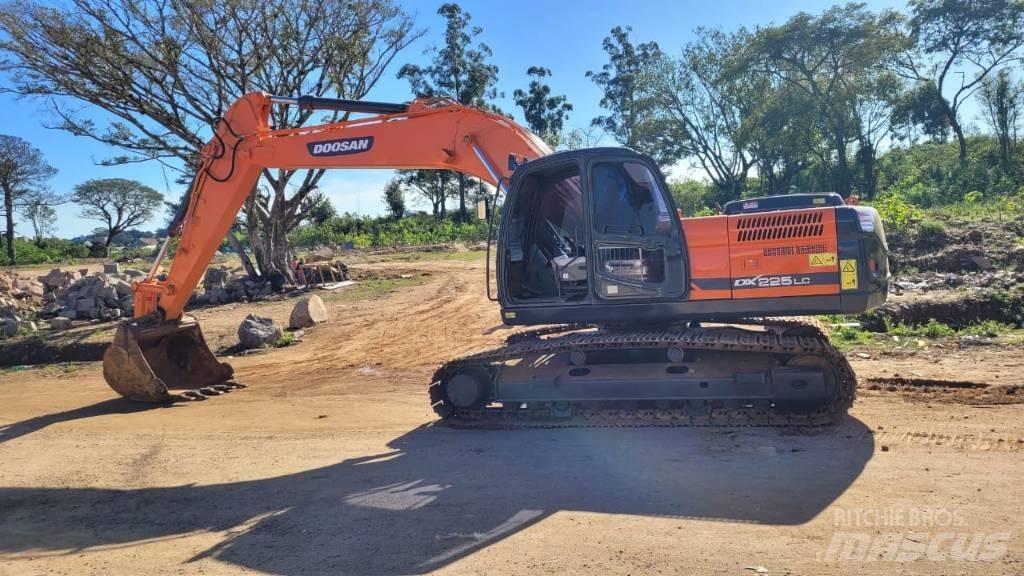 Doosan DX 225 LCA Paletli ekskavatörler