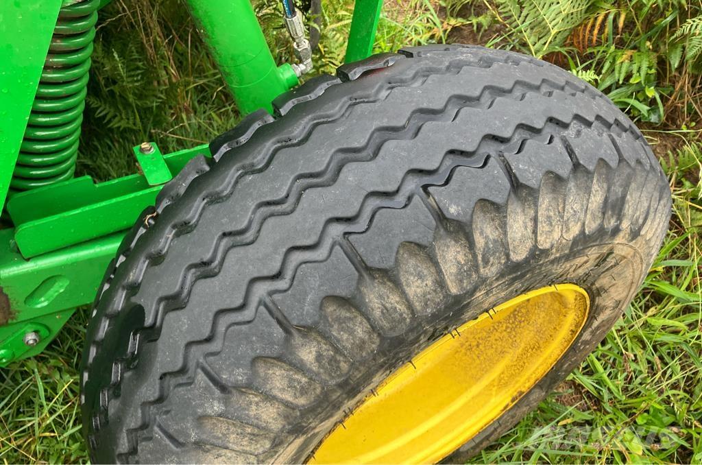 John Deere 1365 Asılı ve çekilir biçme makineleri