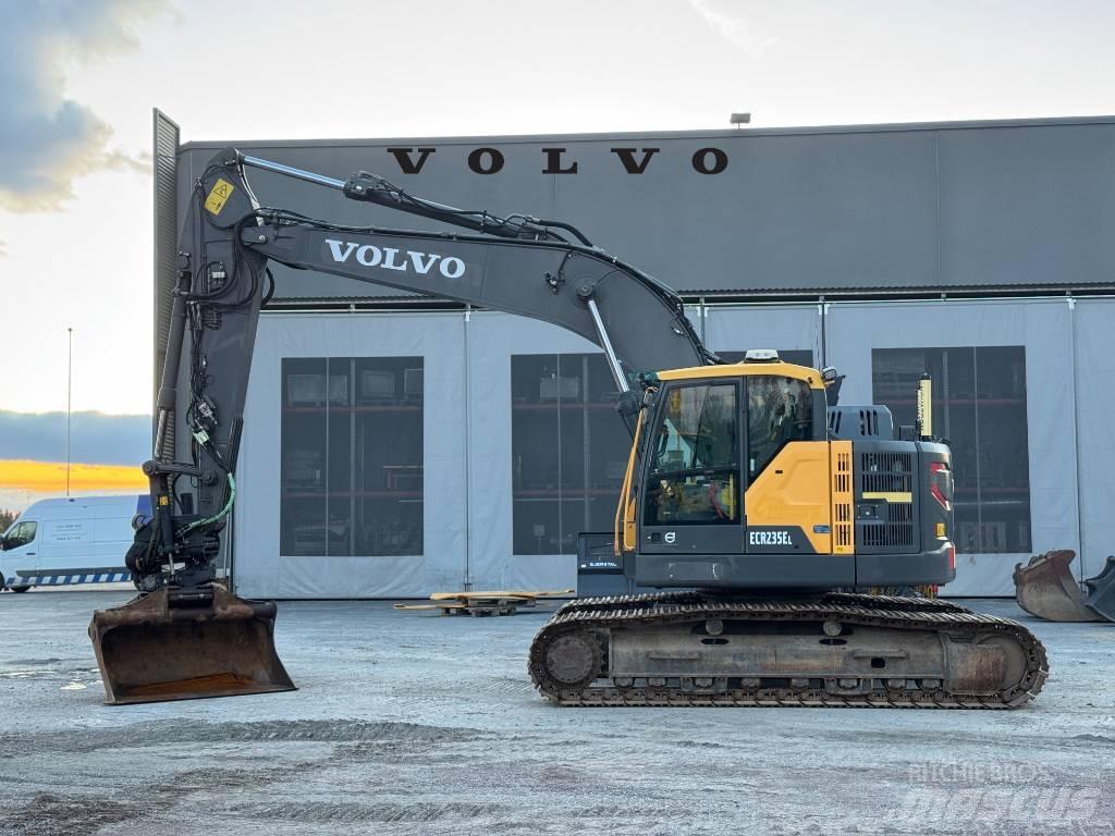 Volvo ECR 235 EL Paletli ekskavatörler