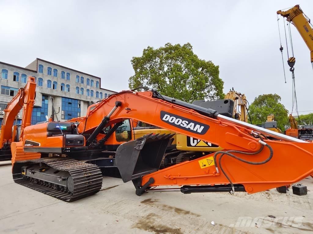 Doosan DX 225 LC Paletli ekskavatörler