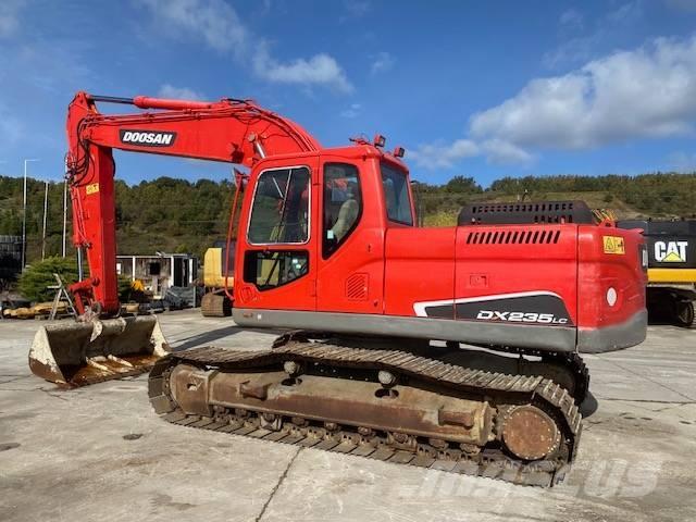 Doosan DX 235 LC Paletli ekskavatörler