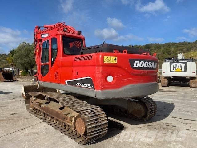Doosan DX 235 LC Paletli ekskavatörler