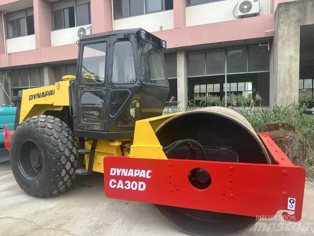 Dynapac CA 30 D Tek tamburlu silindirler