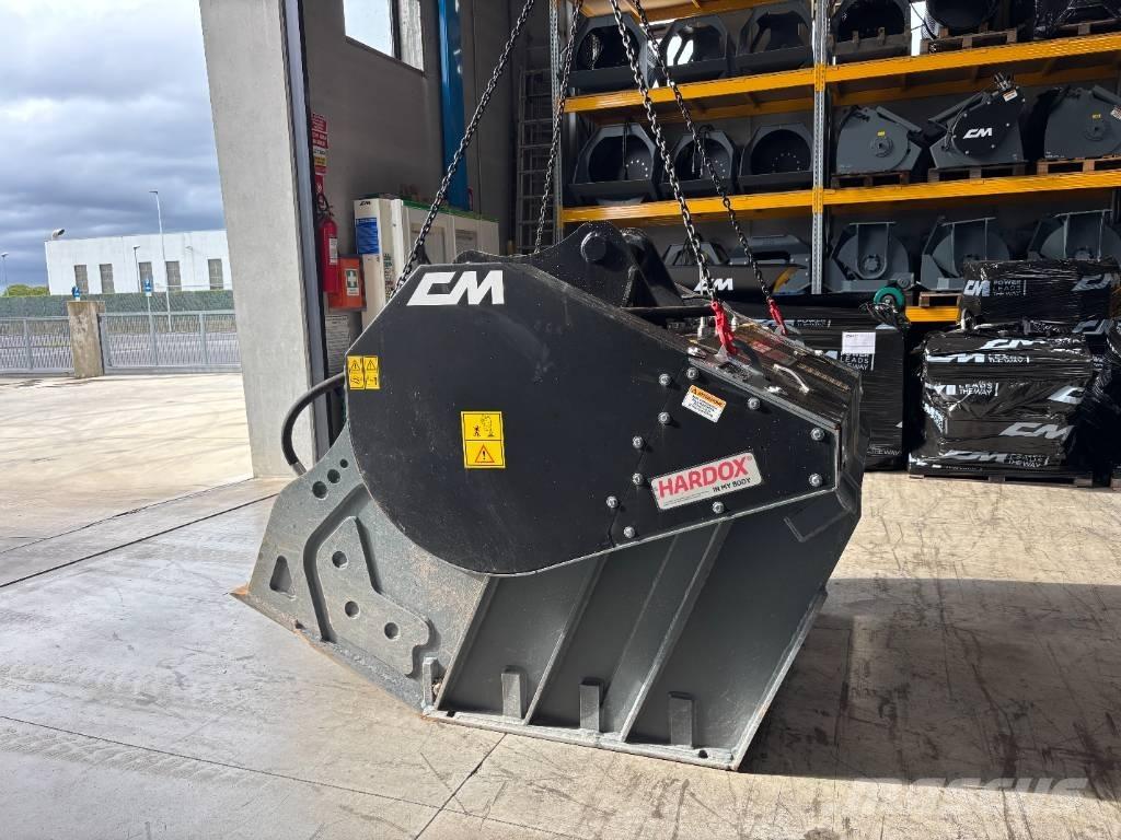 CM CBF 120 Kırıcı kepçeler