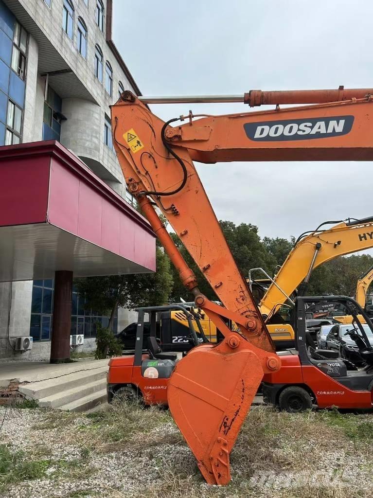 Doosan DH 210 W-7 Lastik tekerli ekskavatörler