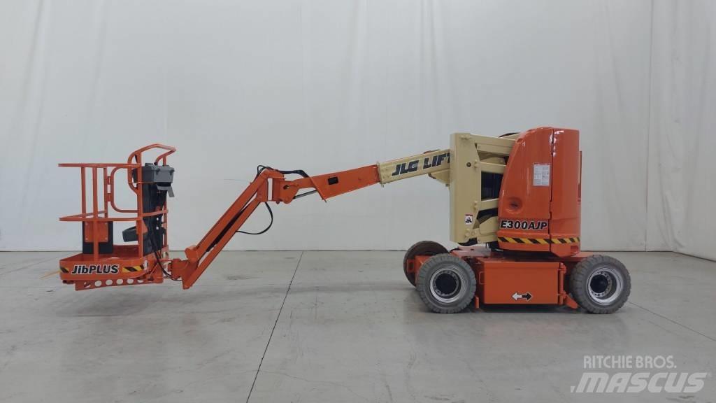 JLG E300AJP Körüklü personel platformları