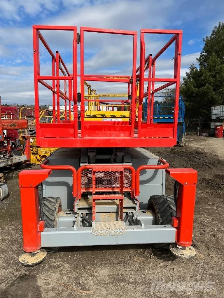 SkyJack SJ 6832 RT Makasli platformlar