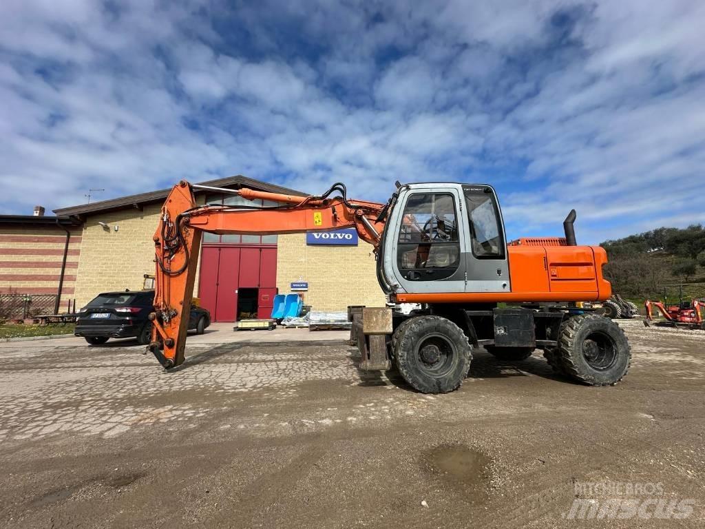 Hitachi EX 165 Lastik tekerli ekskavatörler
