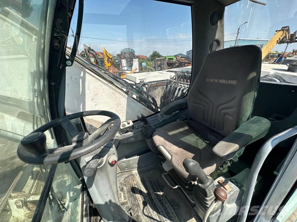 New Holland MH Plus Lastik tekerli ekskavatörler