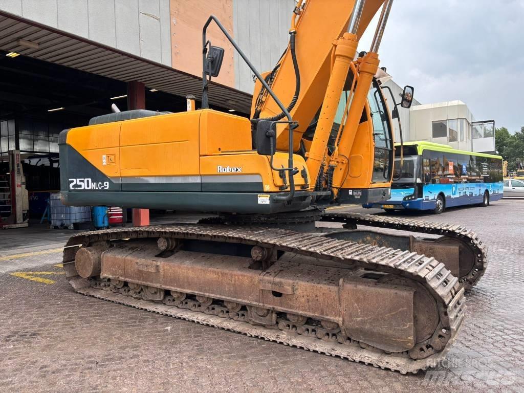 Hyundai 250NLC-9 Paletli ekskavatörler