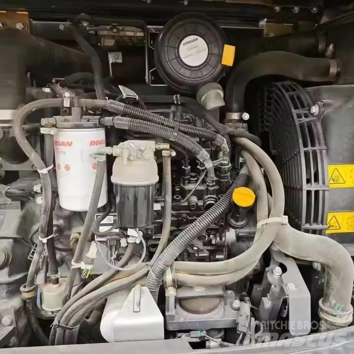 Doosan DX60W Lastik tekerli ekskavatörler