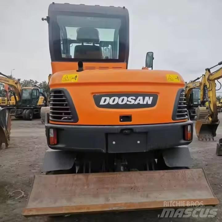 Doosan DX60W Lastik tekerli ekskavatörler