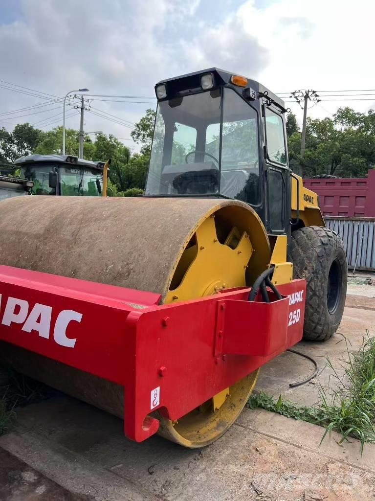 Dynapac CA 25 D Tek tamburlu silindirler
