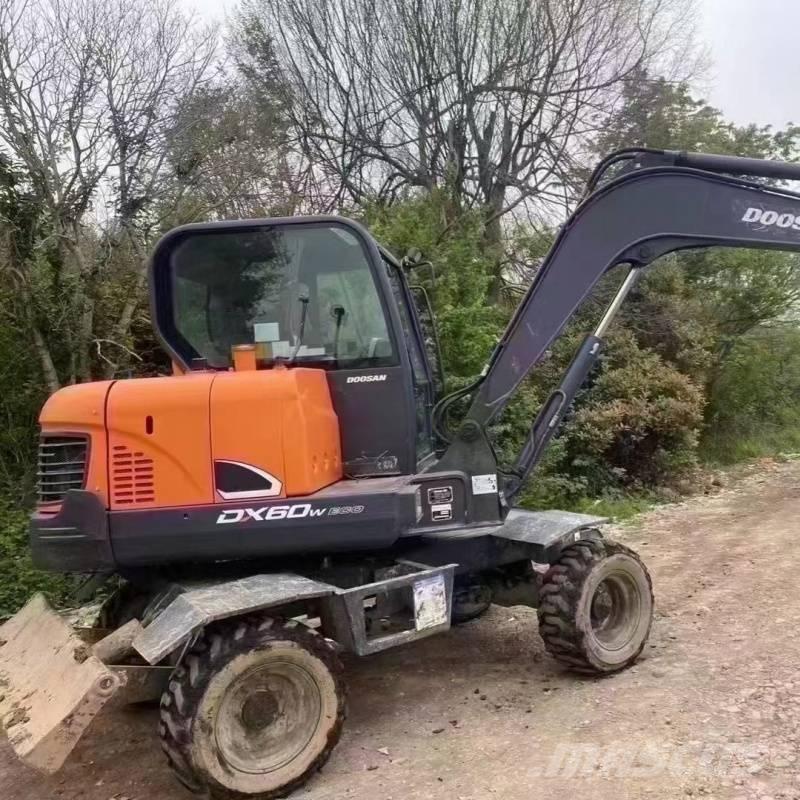 Doosan DX60W Lastik tekerli ekskavatörler