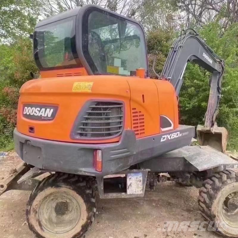 Doosan DX60W Lastik tekerli ekskavatörler