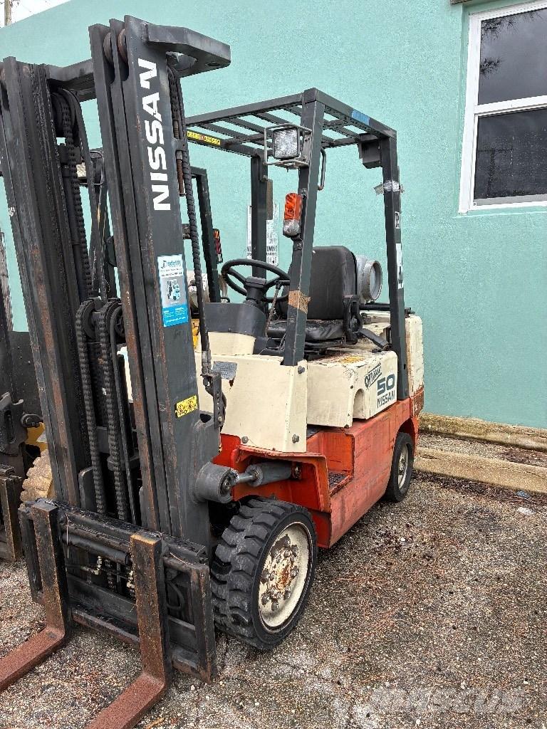 Nissan CP102 A 25 PV Diger