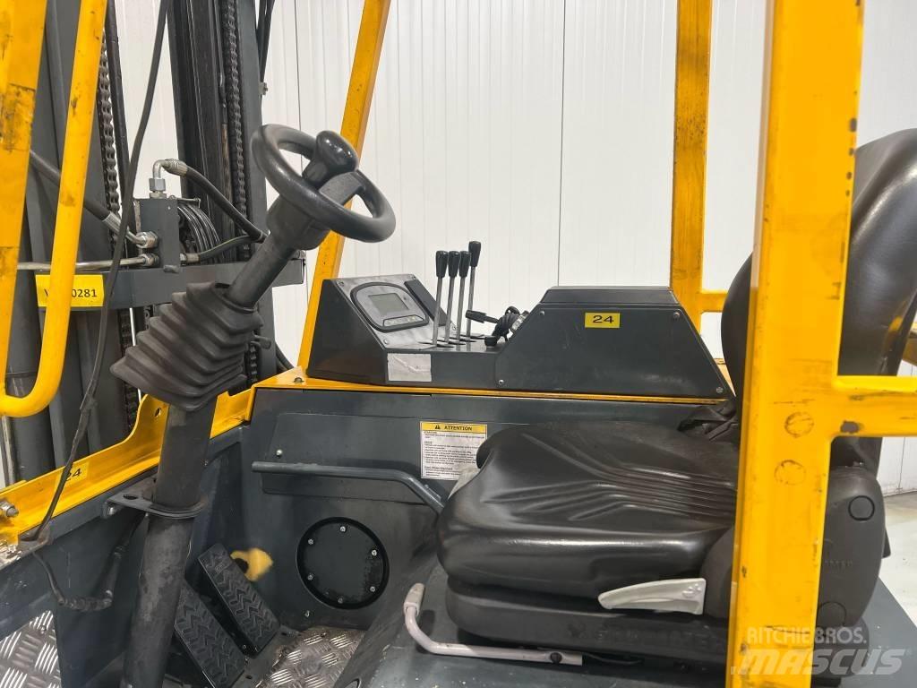 Combilift CBE2500 4 yönlü reach truck