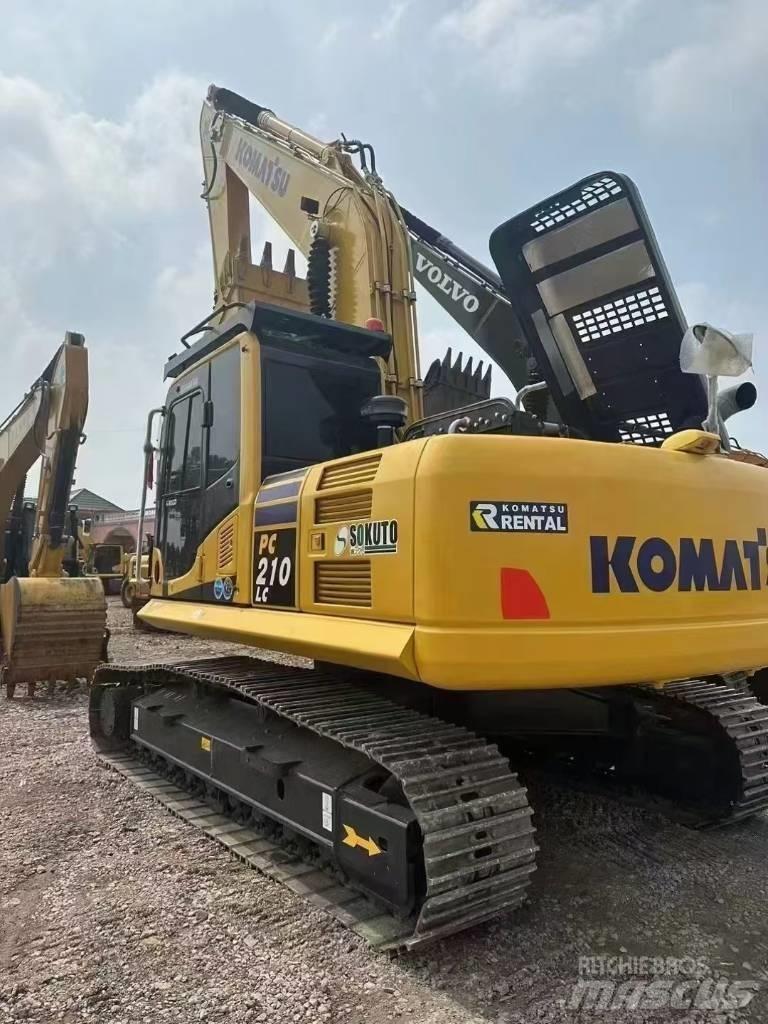 Komatsu 210-8 Paletli ekskavatörler