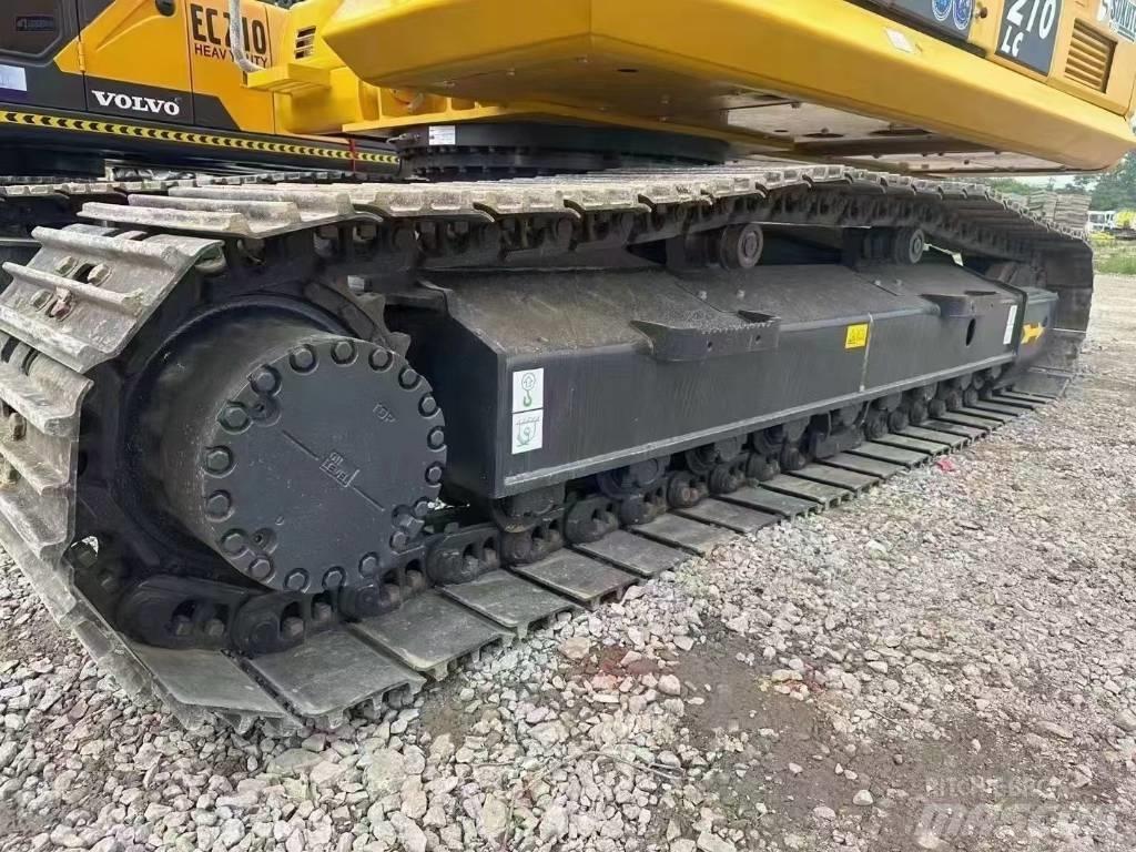 Komatsu 210-8 Paletli ekskavatörler