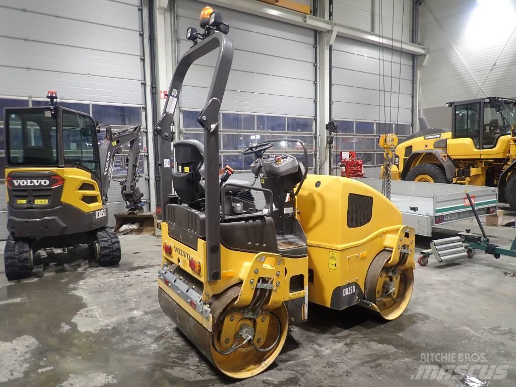 Volvo DD25B Çift tamburlu silindirler