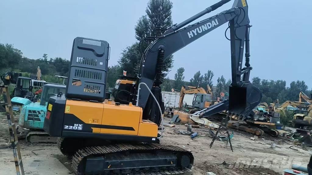 Hyundai HX220S Paletli ekskavatörler