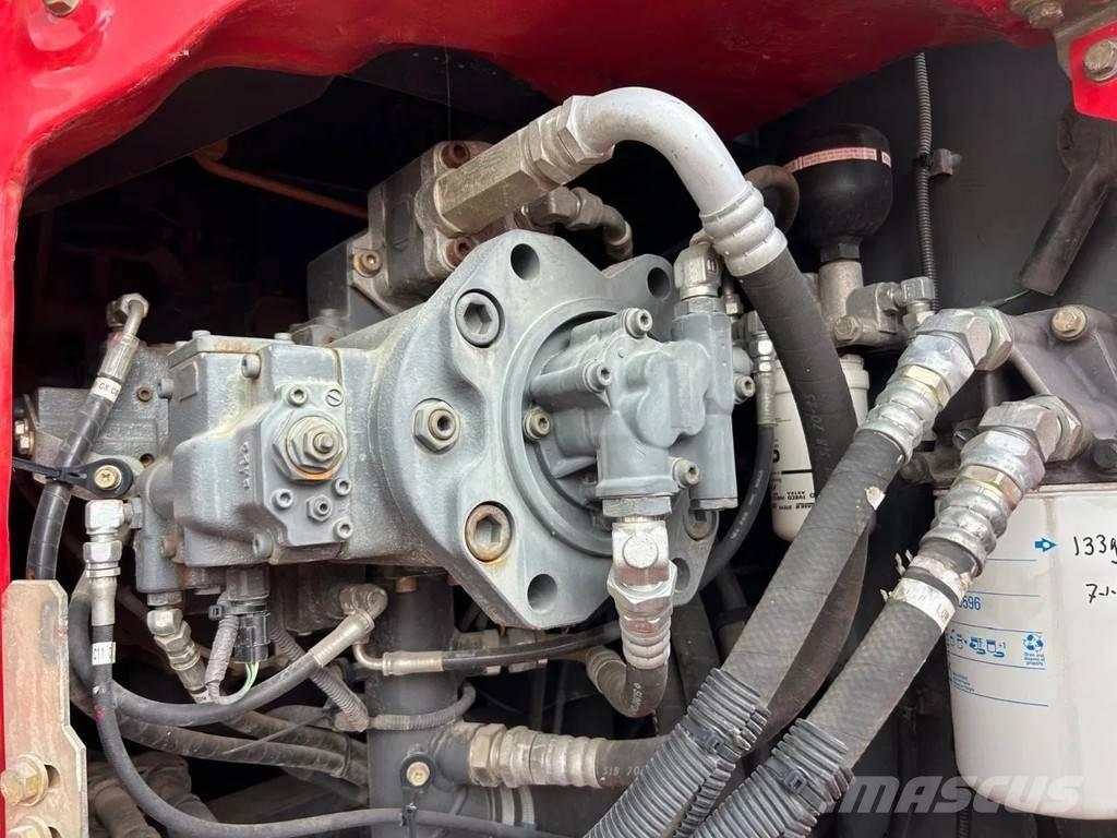 CASE CX235C SR Paletli ekskavatörler