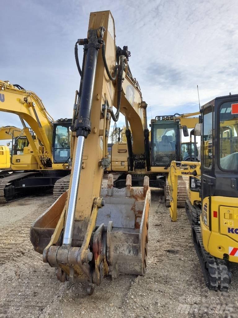 CAT 323 D Paletli ekskavatörler