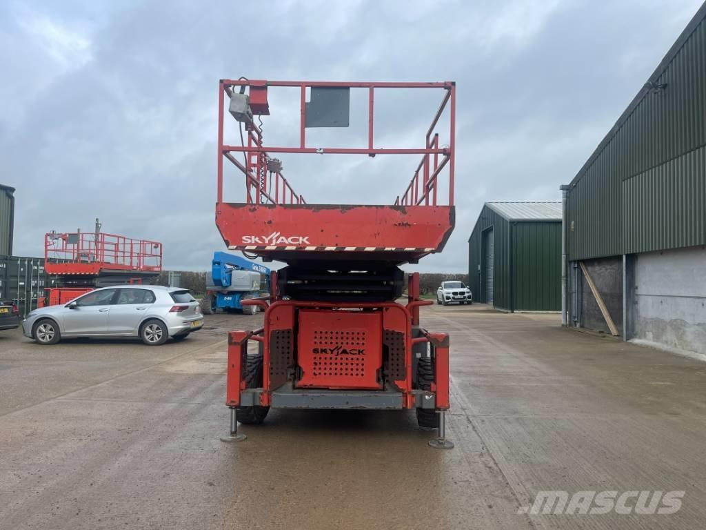 SkyJack SJ 9250 RT Makasli platformlar