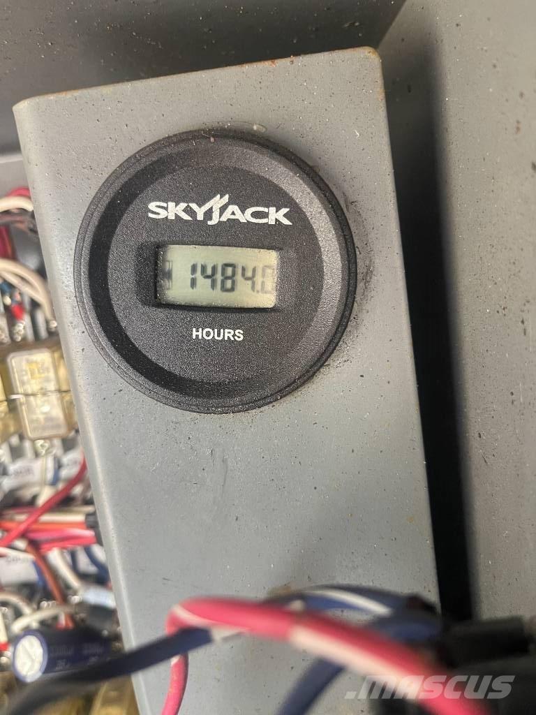 SkyJack SJ 9250 RT Makasli platformlar